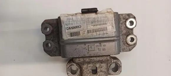 Engine mount vacuum valve