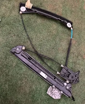 BMW 4 F36 Gran coupe Front door window regulator with motor 7365259