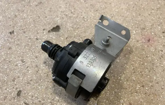BMW M4 F82 F83 Electric auxiliary coolant/water pump 6834917 9322071