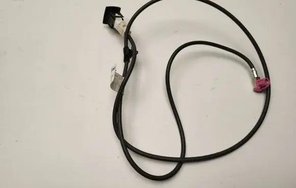 Mercedes-Benz CLS C218 X218 USB socket connector A2185402110