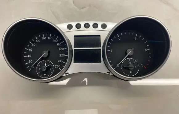 Mercedes-Benz ML W164 Speedometer (instrument cluster) A2514402011 007420 A2C53240817