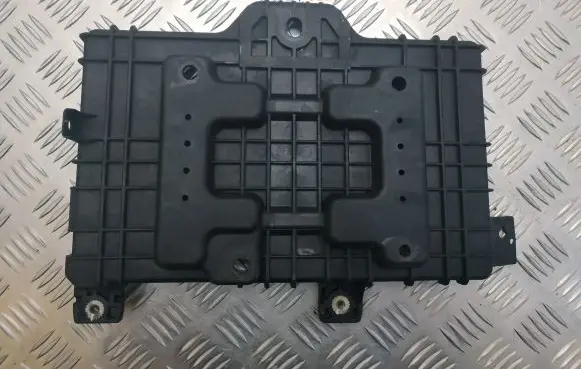 Hyundai Santa Fe Battery box tray 371502P100