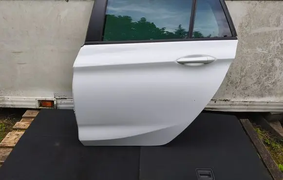 Opel Astra K Rear door