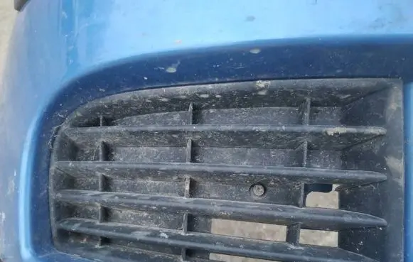 Volkswagen Golf V Front bumper lower grill