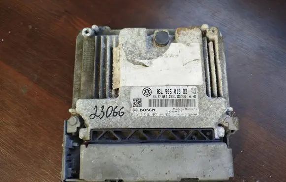 Volkswagen Golf VI Engine control unit/module 03L906018BB 0281016406
