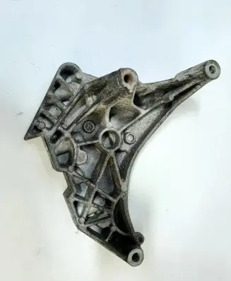 Volkswagen PASSAT B7 Engine mounting bracket 03L199207