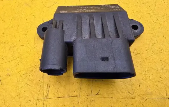 Mercedes-Benz S W221 Glow plug pre-heat relay 0522140709 E2110021048 15329027411