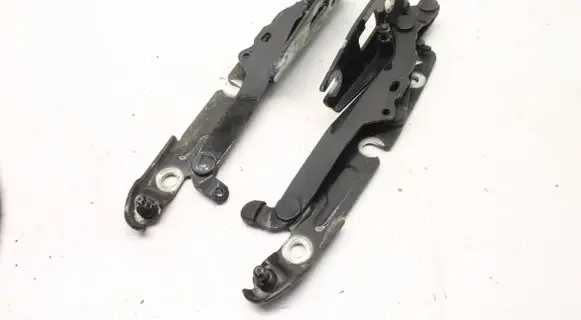 Audi A6 S6 C6 4F Tailgate/trunk/boot hinge 4F5827301D 4F5827302D