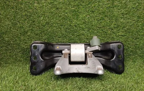 Mercedes-Benz C W205 Gearbox mounting bracket A2052405100 A2052420340 A2052401902