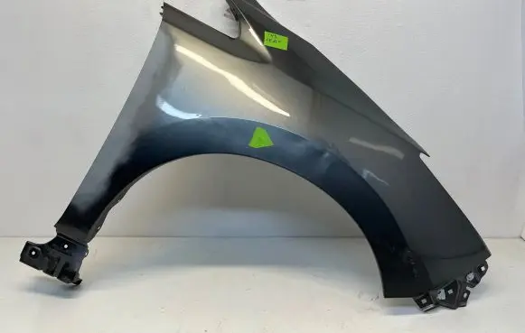 Nissan Leaf II (ZE1) Fender