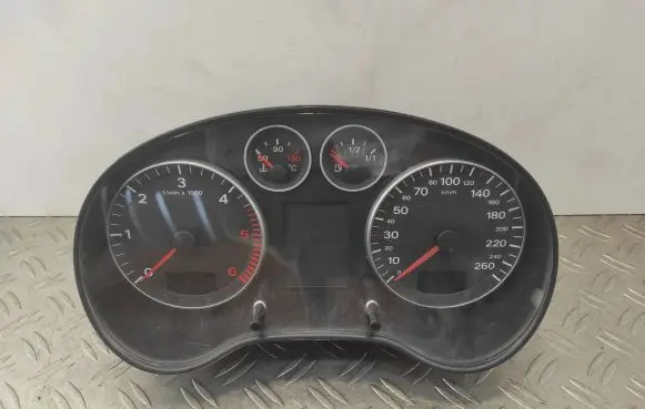 Audi A3 S3 8P Speedometer (instrument cluster) 8P0920900P D0H16001 05501235