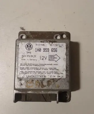 Volkswagen Golf III Airbag control unit/module 5WK40768492
