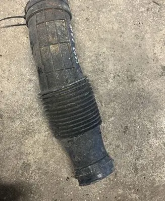 Air intake hose/pipe