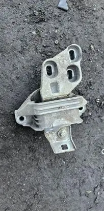 Mercedes-Benz A W176 Engine mount vacuum valve brak