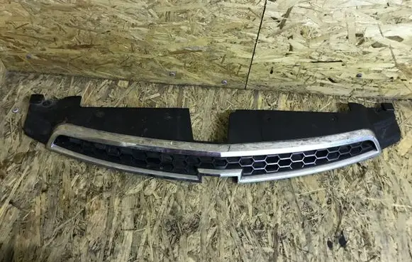 Chevrolet Cruze Front bumper upper radiator grill