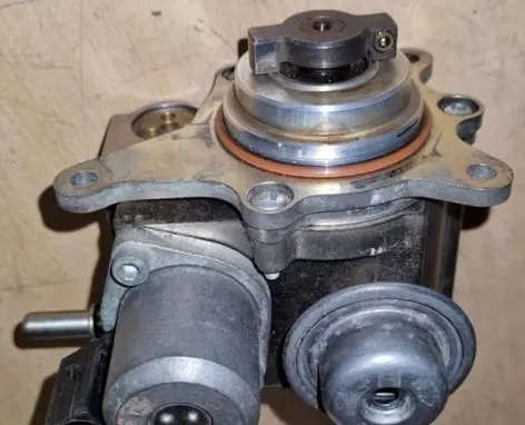 Peugeot 508 Fuel injection high pressure pump 9819938480