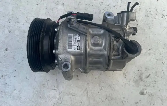 Renault Megane IV Air conditioning (A/C) compressor (pump) 926003123R 2004004704 RXC14