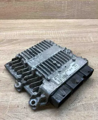 Volvo V50 Engine control unit/module ECU 30771350AA 5WS40212IT J38AC