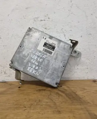 Toyota Corolla Verso AR10 Engine control unit/module 896610F010