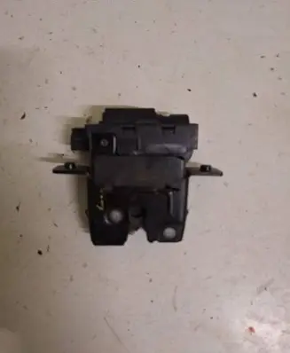 Nissan Qashqai Loading door lock 