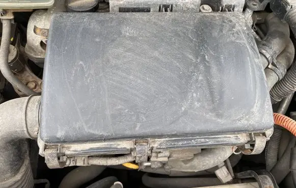 Toyota Prius (NHW20) Air filter box