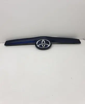 Toyota Verso Trunk door license plate light bar 768110F060