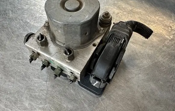 Nissan Qashqai ABS Pump 476604EA1E 0265261028