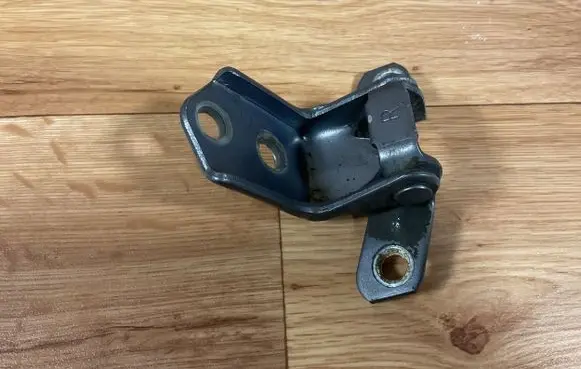 Mazda 3 I Rear door lower hinge