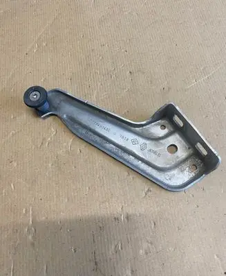 Dacia Dokker Sliding door upper roller guide/hinge 777949343R