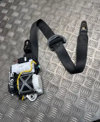 Mercedes-Benz E W213 Front seatbelt 34175226H 84175226H 0111190222