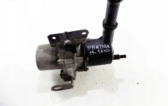 Peugeot Partner Power steering pump 9806452880
