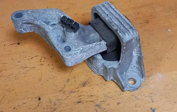 Renault Megane III Engine mount vacuum valve 