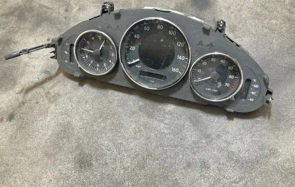 Mercedes-Benz CLS C219 Speedometer (instrument cluster) A2195400211 000267 11008023500