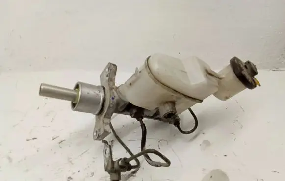 Toyota Hilux (AN10, AN20, AN30) Master brake cylinder 9304125000