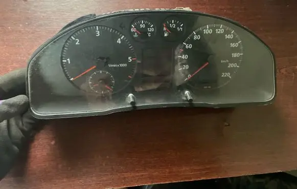 Audi A4 S4 B5 8D Speedometer (instrument cluster) 8D9919033A