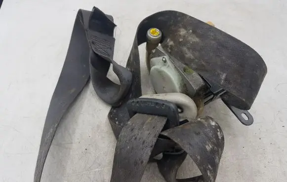 Toyota Corolla E120 E130 Front seatbelt XF27