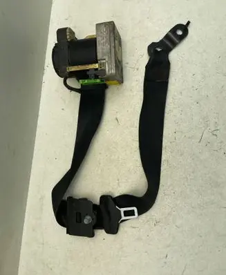 Mercedes-Benz C W203 Front seatbelt 2018680222 26758