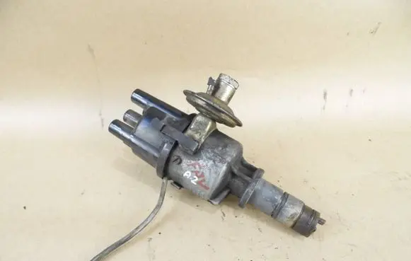 Skoda Favorit (781) Spark distributor 443213204