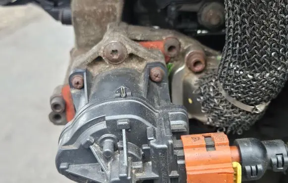 Opel Insignia A EGR valve 55566052