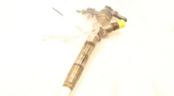 Hyundai i40 Fuel injector 0445110589