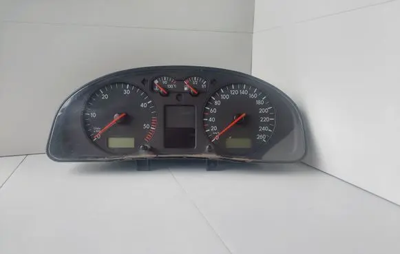 Volkswagen PASSAT B5 Speedometer (instrument cluster) 3B0920820A