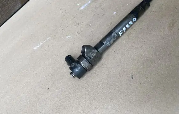 Mercedes-Benz S W220 Fuel injector A6130700187 E2339