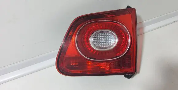 Tailgate rear/tail lights