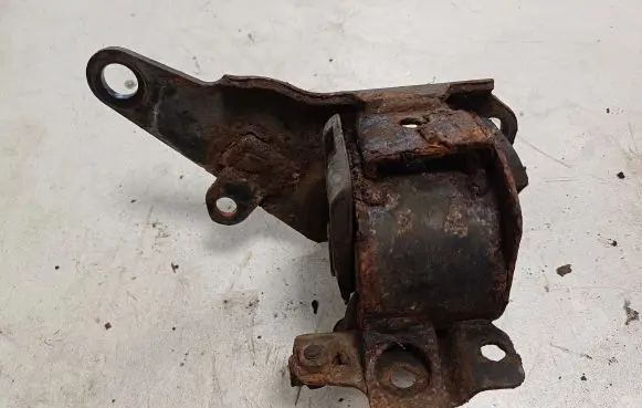 Toyota Corolla Verso AR10 Engine mount bracket