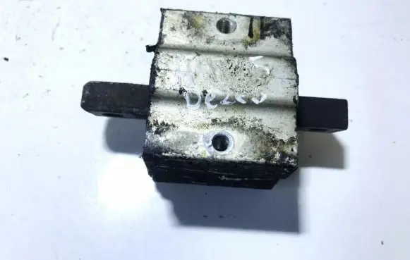 Mercedes-Benz CL C215 Engine mount bracket