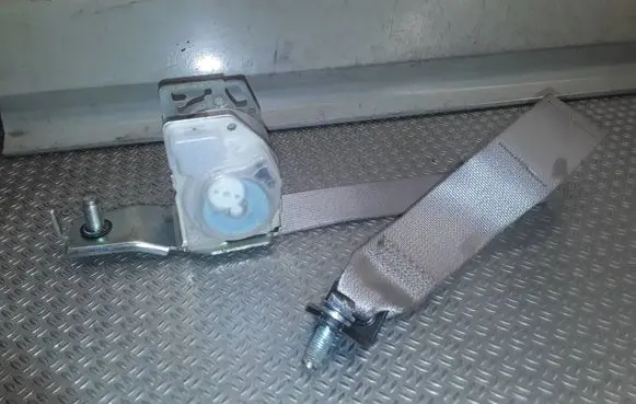 Hyundai Sonata Rear seatbelt 