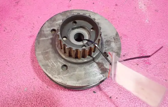 Volkswagen Golf IV Crankshaft pulley 038105243