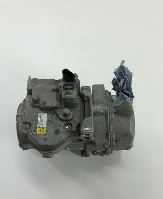 Toyota RAV 4 (XA40) Air conditioning (A/C) compressor (pump) 0422000533