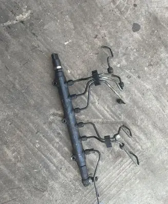 Volvo V70 Fuel distributor 