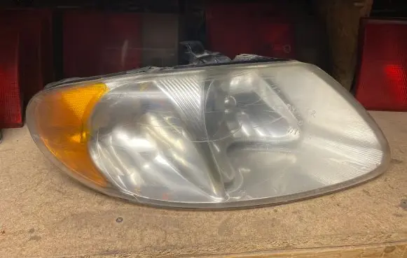 Chrysler Town & Country IV Headlight/headlamp 04857700AB 30987
